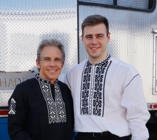 Владислав Гераскевич зустрівся з Беном Стіллером та подарував йому вишиванку